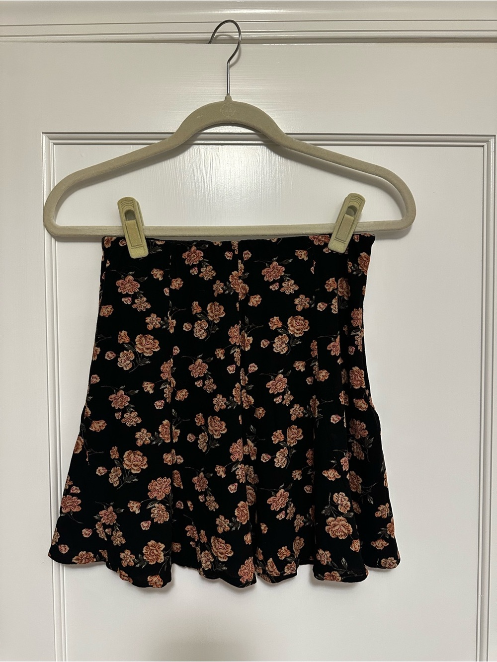 American Eagle Outfitters Black Floral Circle Skirt - Picture 2 of 5
